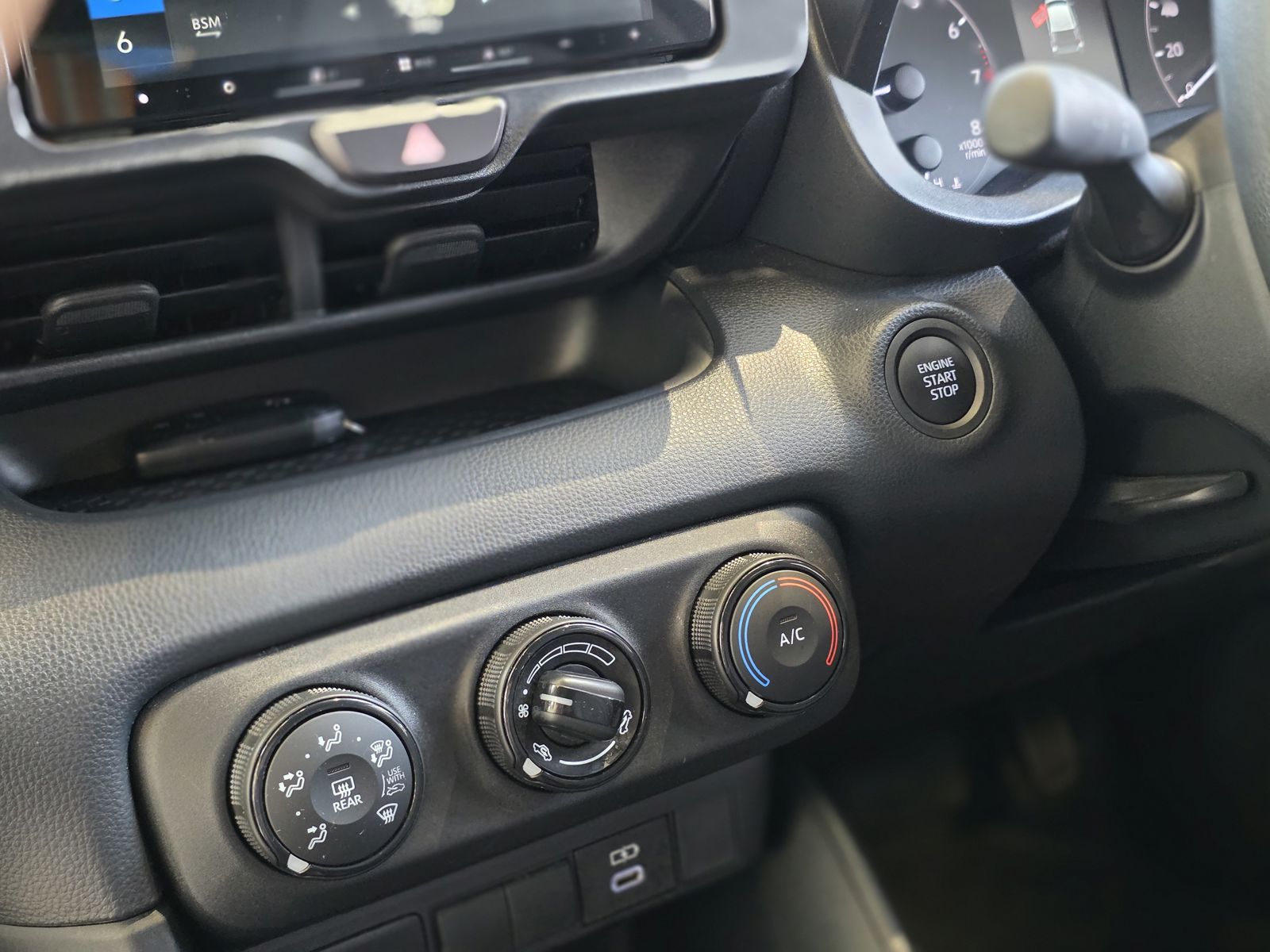 2024 Toyota Yaris X — photo 10